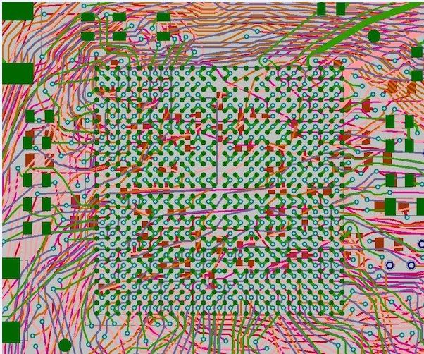 图18：BGA布线。(顶部)传统的自动布线器。38个网络没有完成布线。(底部)任意角度的拓扑式自动布线器。所有网络都完成了布线。