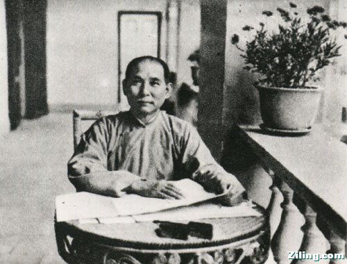 1924年春， 孙中山在大元帅府时的工作照.jpg