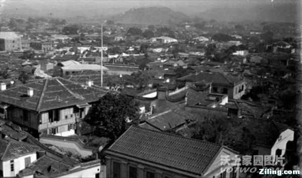 1930年，福州在楼顶上看到的城区建筑.jpg