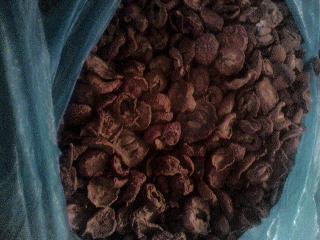 山查片[别名；山里红，赤枣子，酸喳。]功能；健胃消食，行瘀。作用；驱腥增香肉软。；