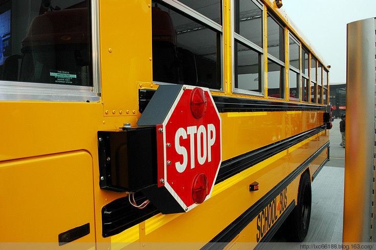 各国校车大PK  看了我们就心酸！（图） - 理睬 - .