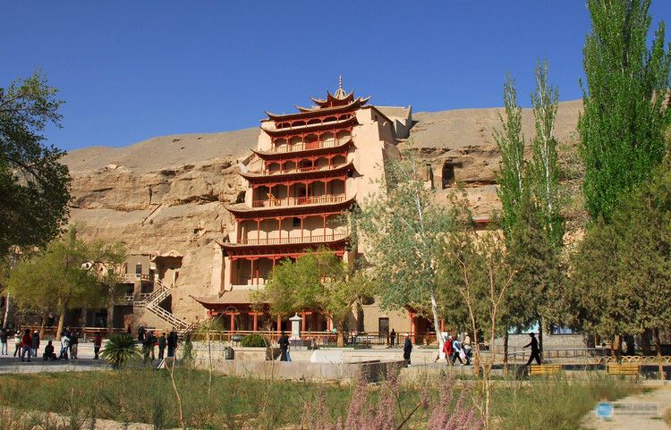 点击打开组图详情