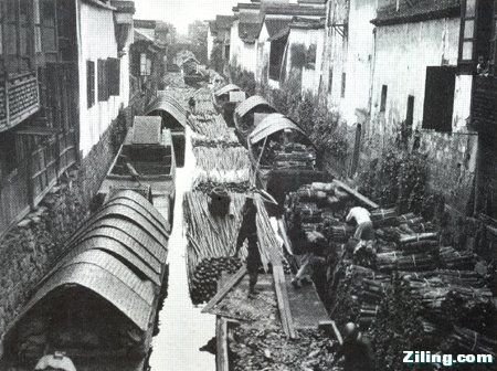 1918 杭州 运河上的木材市场.jpg