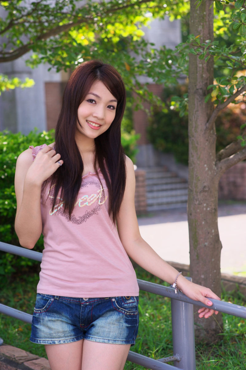 靓丽的姑娘+网络好听歌曲（美女美歌） - 涓涓小溪２ - 涓涓小溪２