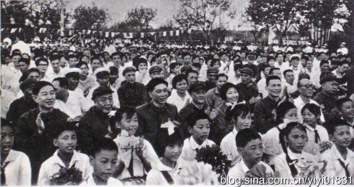 中共十大副主席---小帅哥王洪文组照（30张）