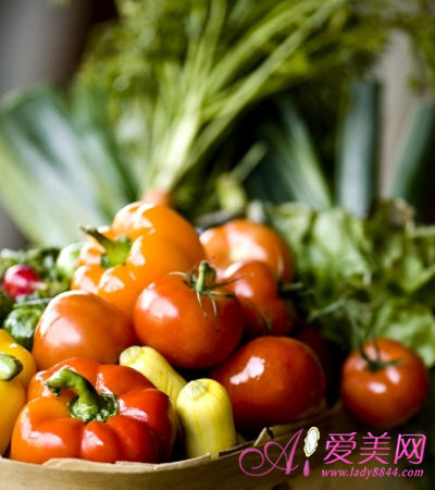  3食疗小方+3自然疗法 轻松对付喉咙痛 