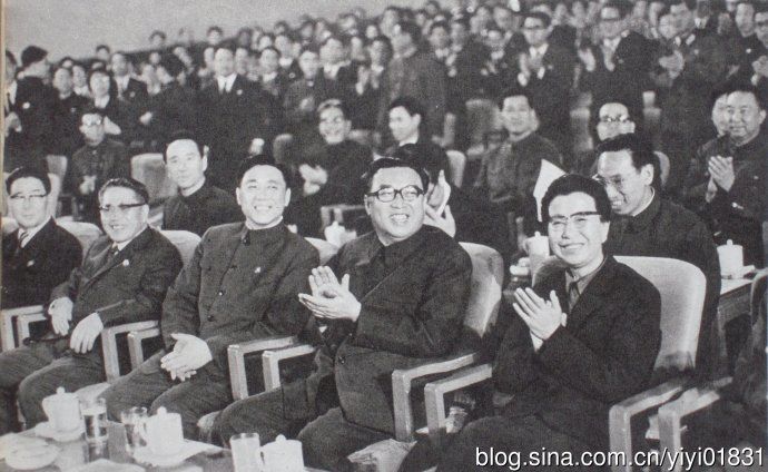 中共十大副主席---小帅哥王洪文组照（30张）