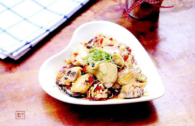 夏日厨房快手懒人菜—剁椒香菇蒸鸡翅