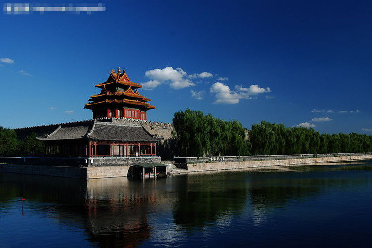 点击打开组图详情