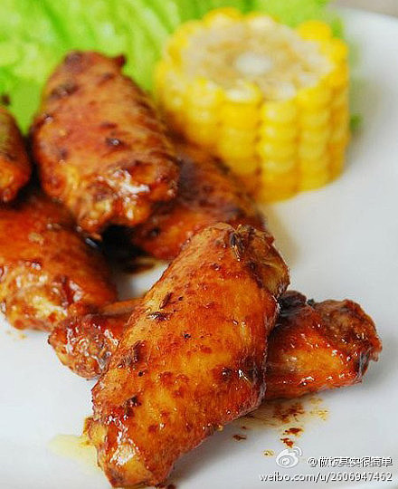 菜谱  【孜然鸡翅】 1．鸡翅用牙签将背面扎许多…