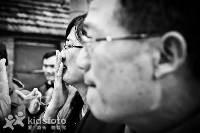 看哭了！实拍20多位女儿出嫁的画面，我的小棉袄被人穿走了