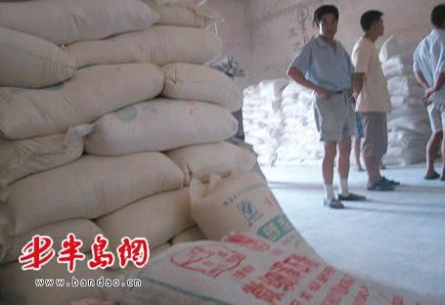 比毒奶还黑nbsp;山东成吨滑石粉直接掺进面粉 - 金雕 - 金雕捕牛