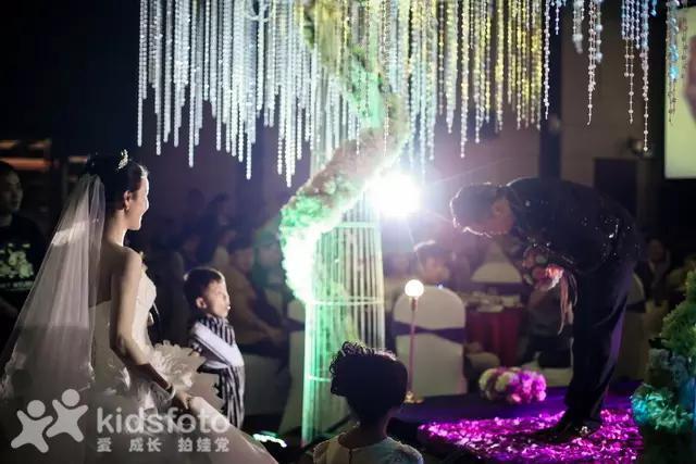 看哭了！实拍20多位女儿出嫁的画面，我的小棉袄被人穿走了