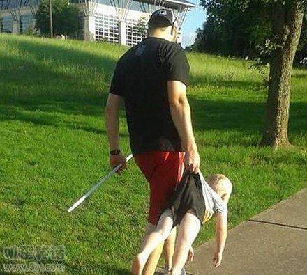 千万不要让粑粑看孩子