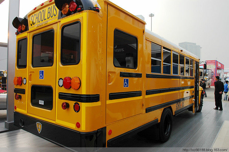 各国校车大PK  看了我们就心酸！（图） - 理睬 - .