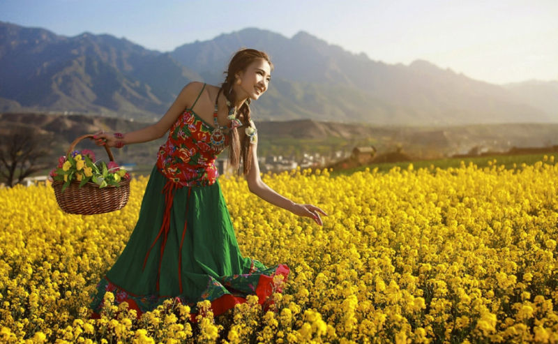 花海中的花裙子 - 馨雅居温馨苑 - 馨雅居温馨苑的博客