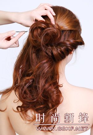 俏丽拧编造型步骤一