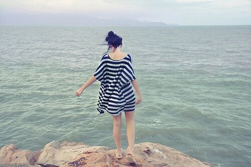 插画心语：无论何时，都年华盛开才好| jiaren.org