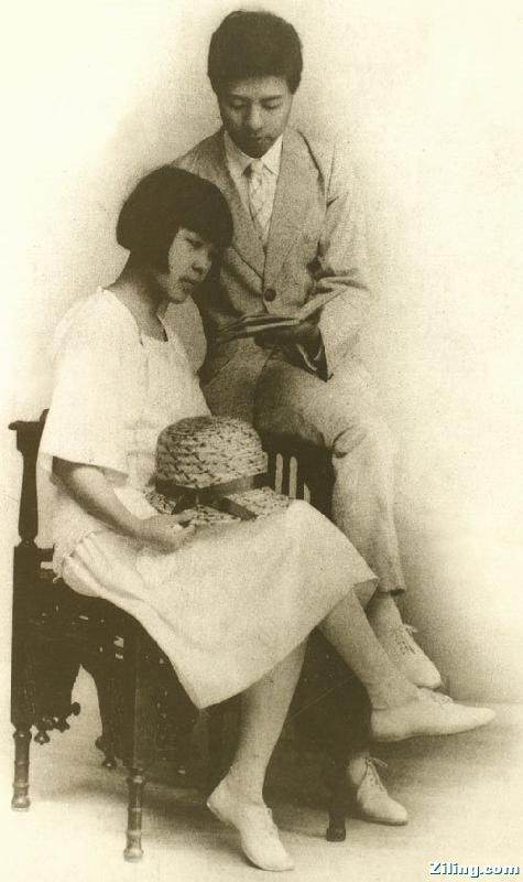 1926年6月丁玲与胡也频在北京的一张合影.jpg