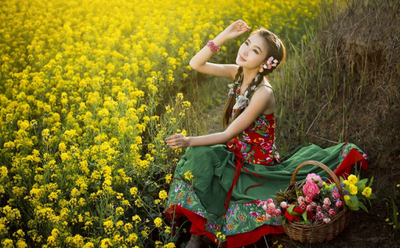 花海中的花裙子 - 馨雅居温馨苑 - 馨雅居温馨苑的博客