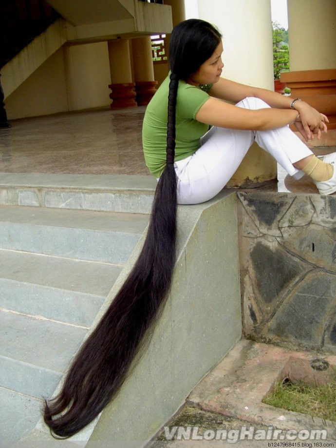 黑发三千丈，惆怅一扫光 - 海阔山遥 - .