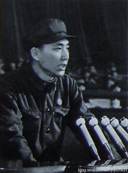 中共十大副主席---小帅哥王洪文组照（30张）