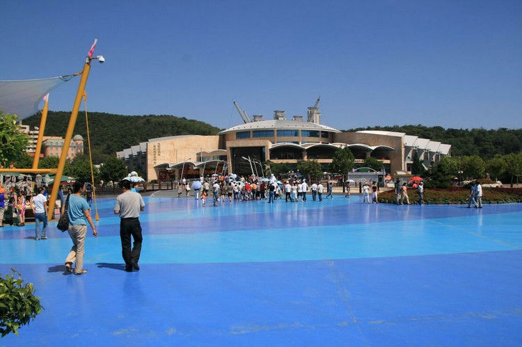 点击打开组图详情