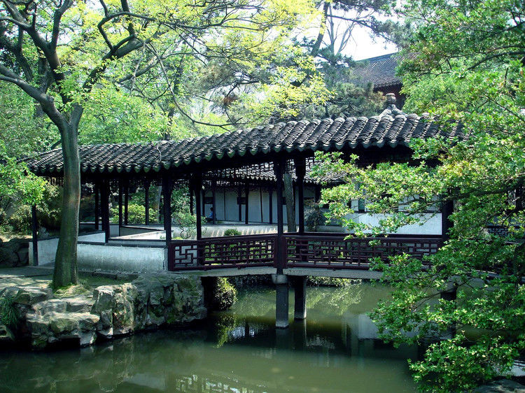 点击打开组图详情