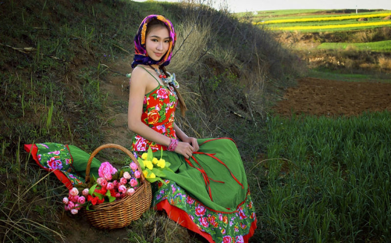 花海中的花裙子 - 馨雅居温馨苑 - 馨雅居温馨苑的博客