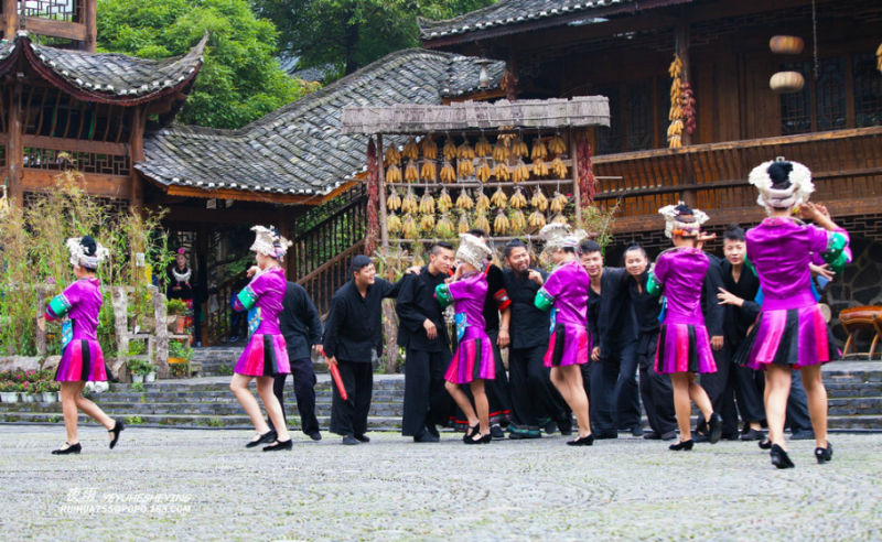 【原创】多彩贵州风：苗寨原生态歌舞 - 夜雨 - 喜欢夜里沙沙下的雨......