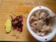 红烧猪蹄的做法第1步