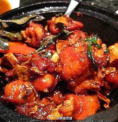 菜谱  【电饭煲三杯鸡】1.1杯油1杯酒1杯酱油，加…