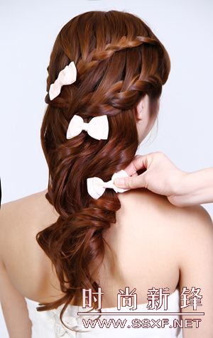 三股拧编造型步骤四