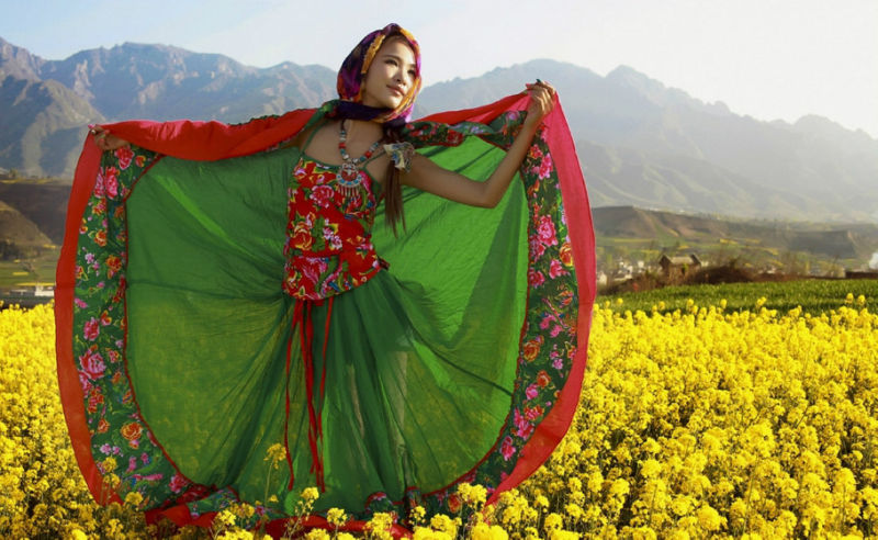 花海中的花裙子 - 馨雅居温馨苑 - 馨雅居温馨苑的博客