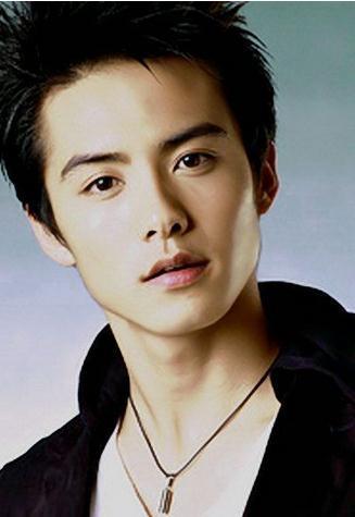 盘点从苦命农村娃熬出名的10大明星