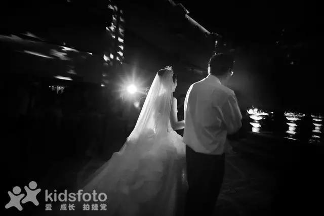 看哭了！实拍20多位女儿出嫁的画面，我的小棉袄被人穿走了