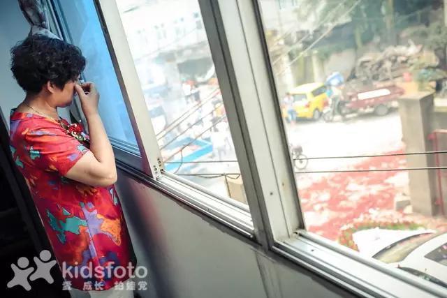 看哭了！实拍20多位女儿出嫁的画面，我的小棉袄被人穿走了