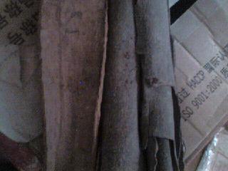 桂皮[别名；樟树皮，樟皮。]功能；行气止痛，利风湿。作用；驱腥增香，酱香味特浓。