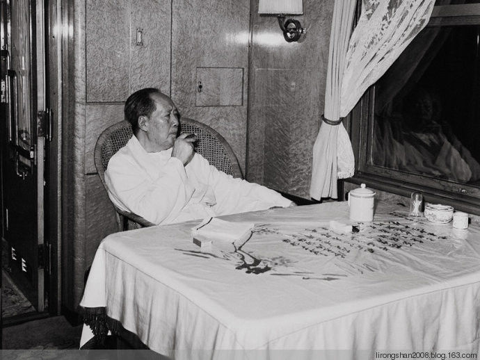 人民崇拜：普京曾在毛主席像前跪拜不起—— - 一统江山 - 一统江山的博客