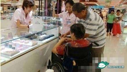 点击进入连续看图模式