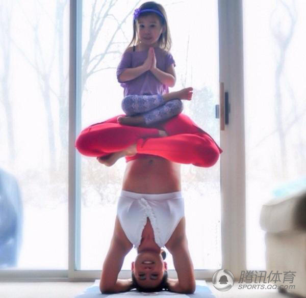美瑜伽母女爆红 超萌萝莉+性感辣妈大秀柔韧（组图） - 草原风光 - 原野牧歌