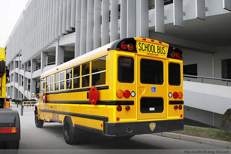 各国校车大PK  看了我们就心酸！（图） - 理睬 - .