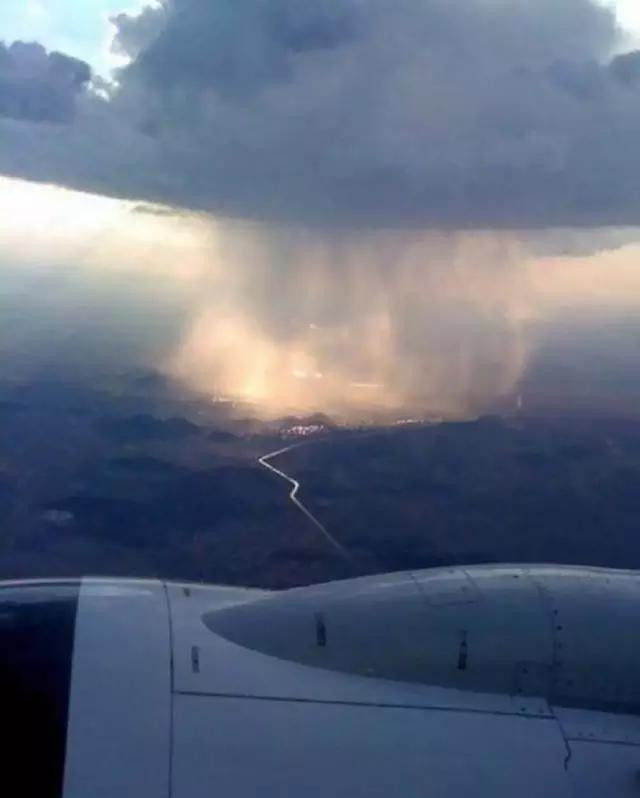 图组 从飞机上看下雨是这样子，太震撼了 - 晓朝 - 晓朝的博客