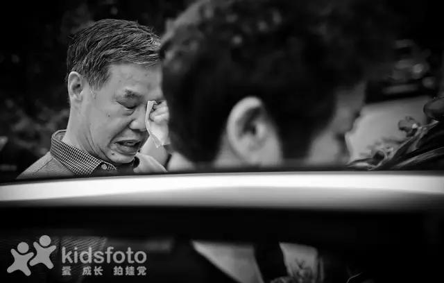 看哭了！实拍20多位女儿出嫁的画面，我的小棉袄被人穿走了