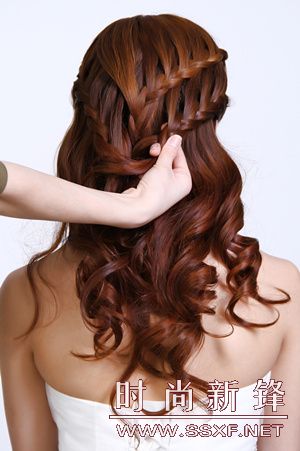 三股拧编造型步骤二