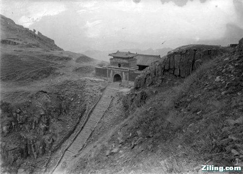 1925年 泰山金顶.jpg