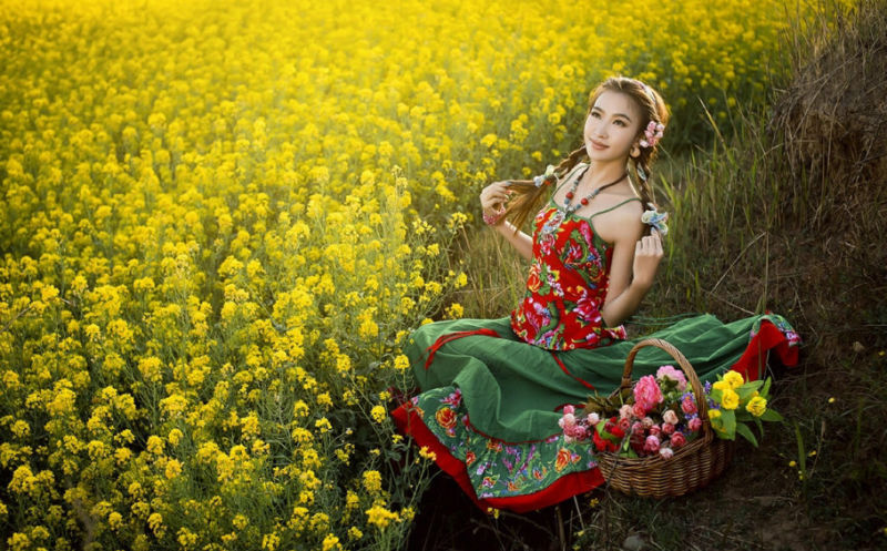 花海中的花裙子 - 馨雅居温馨苑 - 馨雅居温馨苑的博客