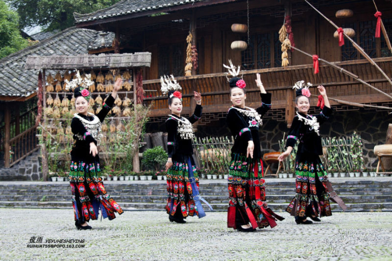 【原创】多彩贵州风：苗寨原生态歌舞 - 夜雨 - 喜欢夜里沙沙下的雨......