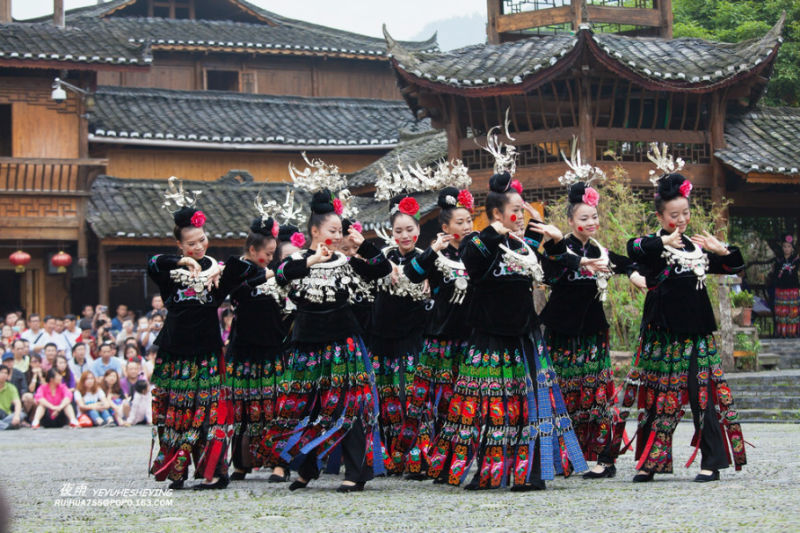 【原创】多彩贵州风：苗寨原生态歌舞 - 夜雨 - 喜欢夜里沙沙下的雨......
