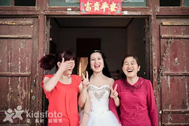 看哭了！实拍20多位女儿出嫁的画面，我的小棉袄被人穿走了